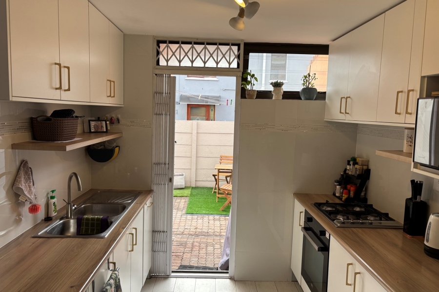 2 Bedroom Property for Sale in Goodwood Estate Western Cape